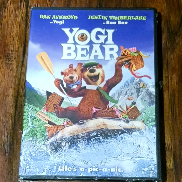 YOGI BEAR on DVD - Picture 1 of 2